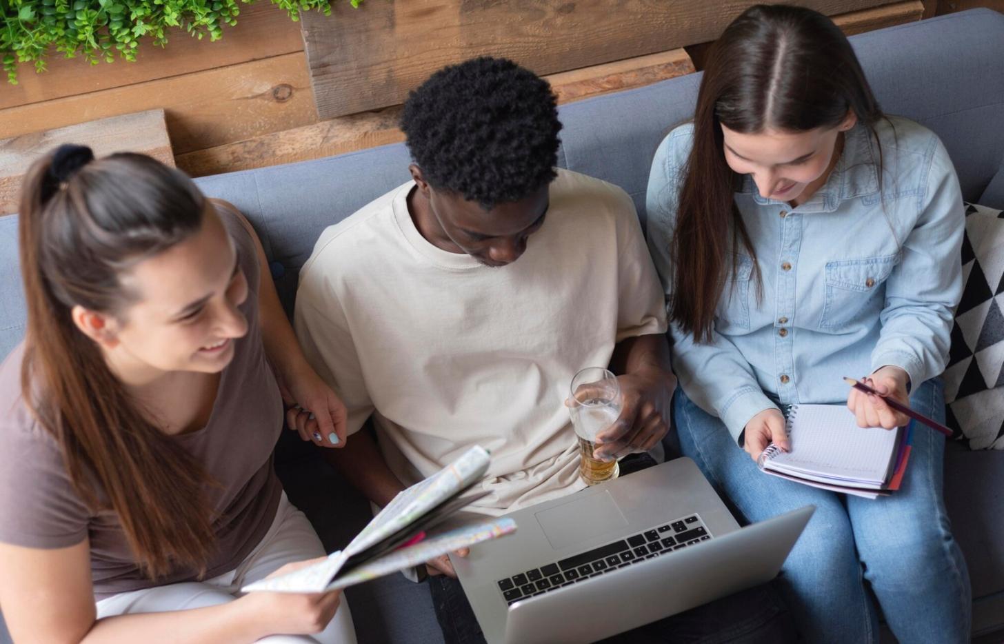 Analyse documentaire lors d'une consultation de restructuration financière